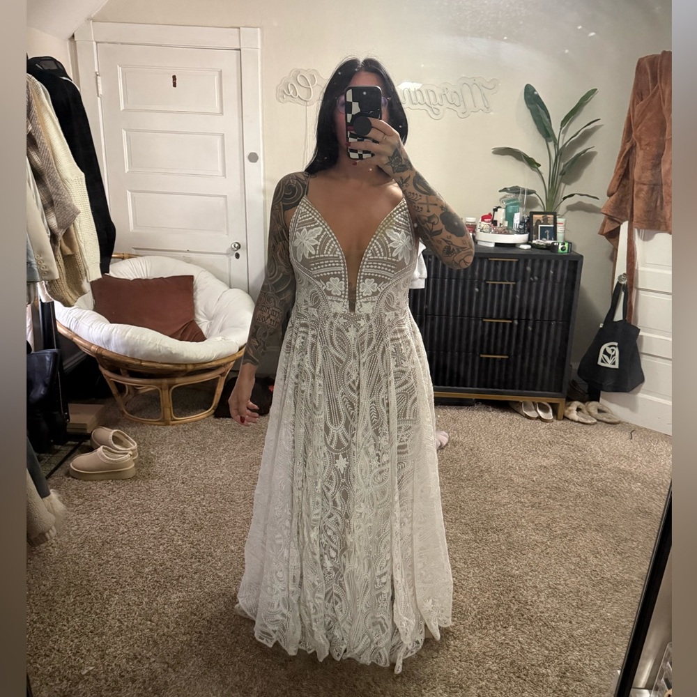 Lovers Society LEVI Wedding Gown - Picture 6 of 9